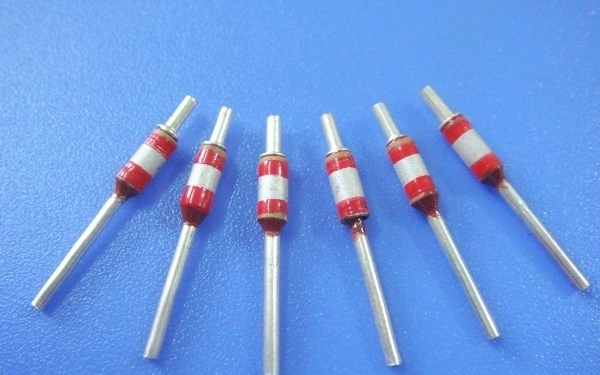 穿心電容的特性及應用